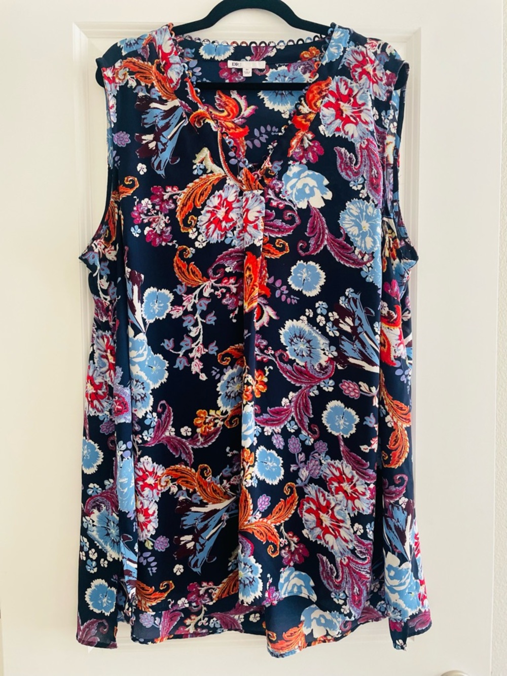 DR2 Sleeveless V-Neck Floral Paisley Tunic